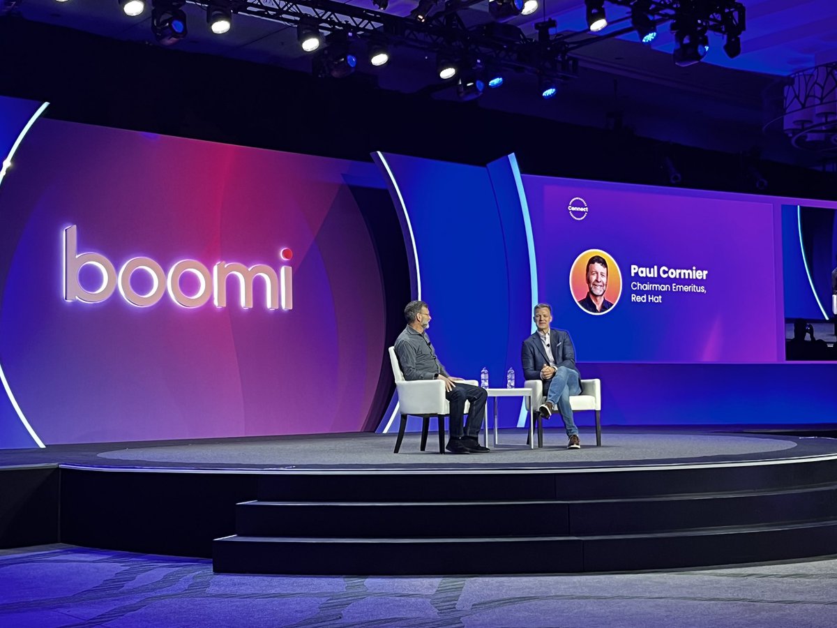 Boomi CEO Steve Lucas chats with Red Hat chairman emeritus Paul Cornier on stage at #BoomiWorld @bworldph