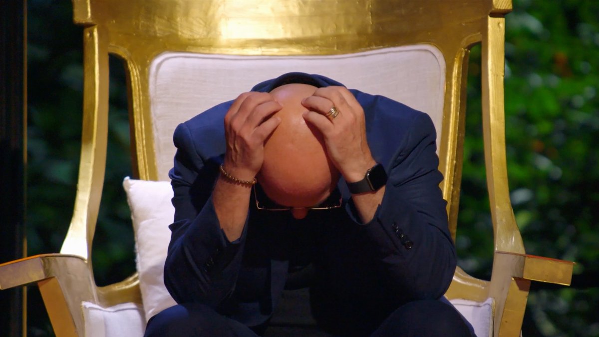 .@howiemandel is upset to see them celebrating… that’s 𝔢𝔳𝔦𝔩 𝔥𝔬𝔴𝔦𝔢 #DealorNoDealIsland