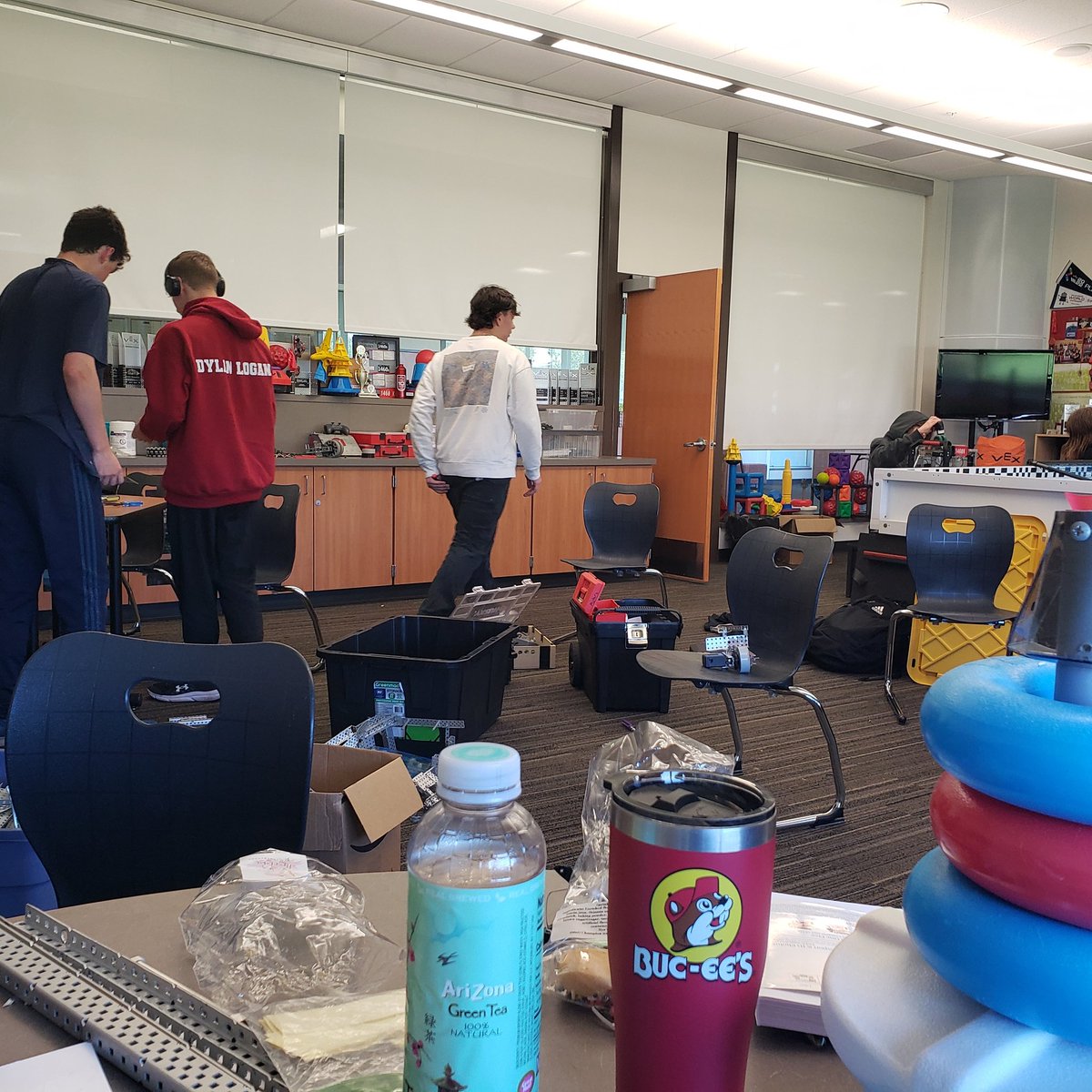 SandyVEXRobotic's tweet image. Robot tear down, room clean up, and inventory!  Toughest part of the season! #vexrobotics
