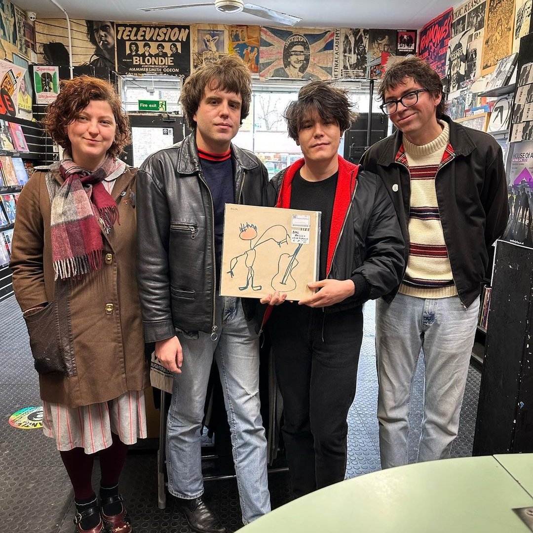 SHOPLIFTING with the @theumbrellassf ☂️ San Francisco jangle pop four piece The Umbrellas dropped by Rough Trade West for a dig in their second-hand selection. @ToughLove Find out their picks over on the Rough Trade West IG >>> instagram.com/p/C6vc13QtpW1/…