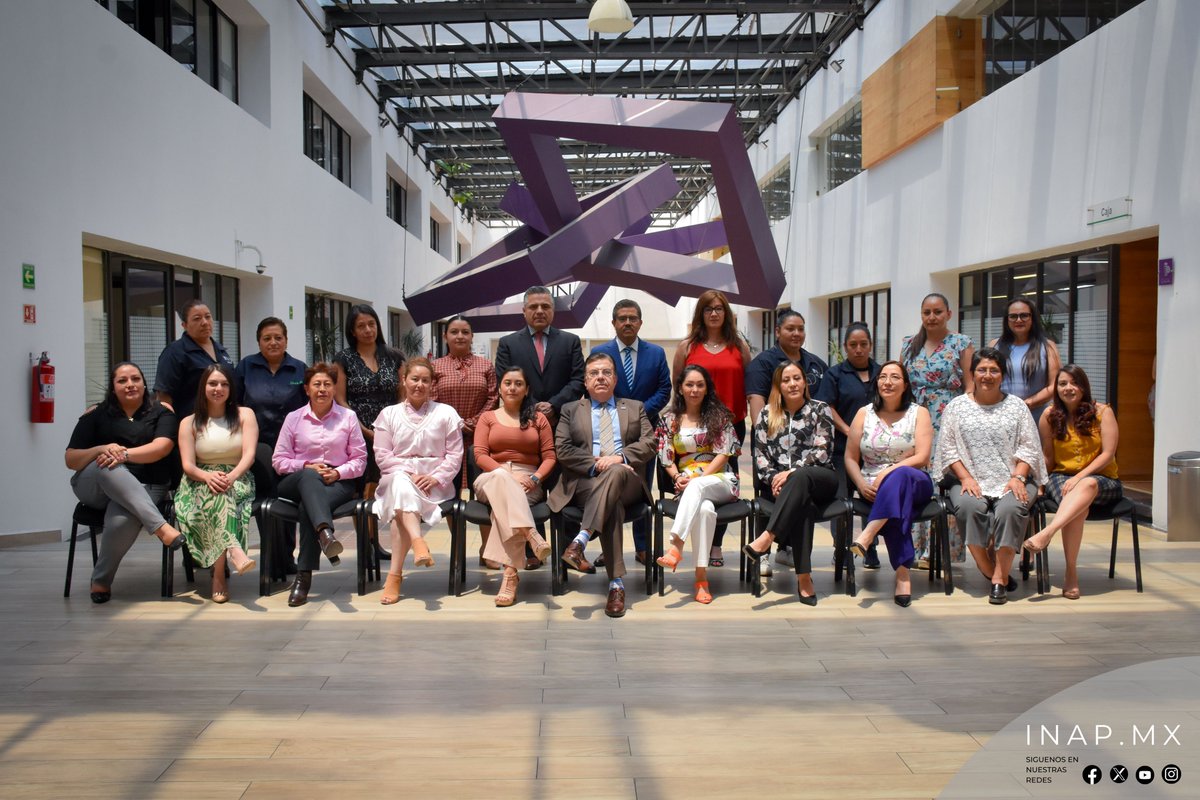 Esta mañana, el Dr. Luis Miguel Martínez Anzures y los directores del INAP, llevaron a cabo el convivio con motivo del Día de las Madres. Extendemos una felicitación a todas las mamás, especialmente a aquellas que forman parte de la #ComunidadINAP.💐