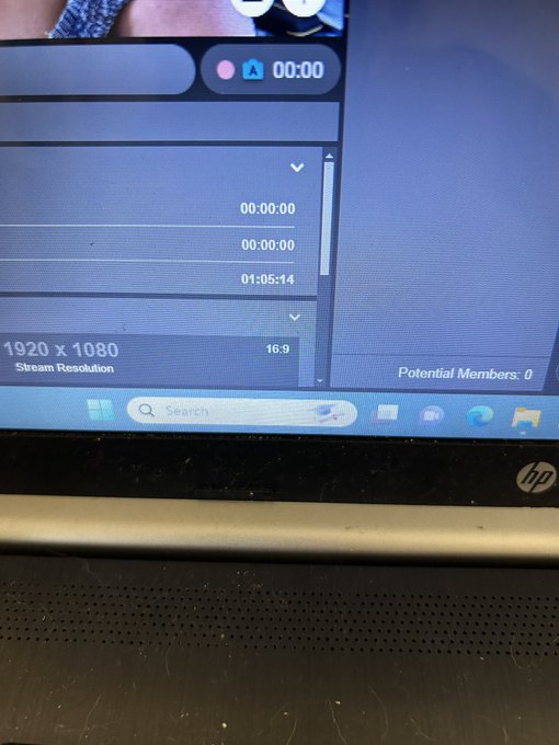 One hour on Streamate and only made $1.05 😂😂😂😂😂   A coincidental joke I guess! https://t.co/KG3jIkDX