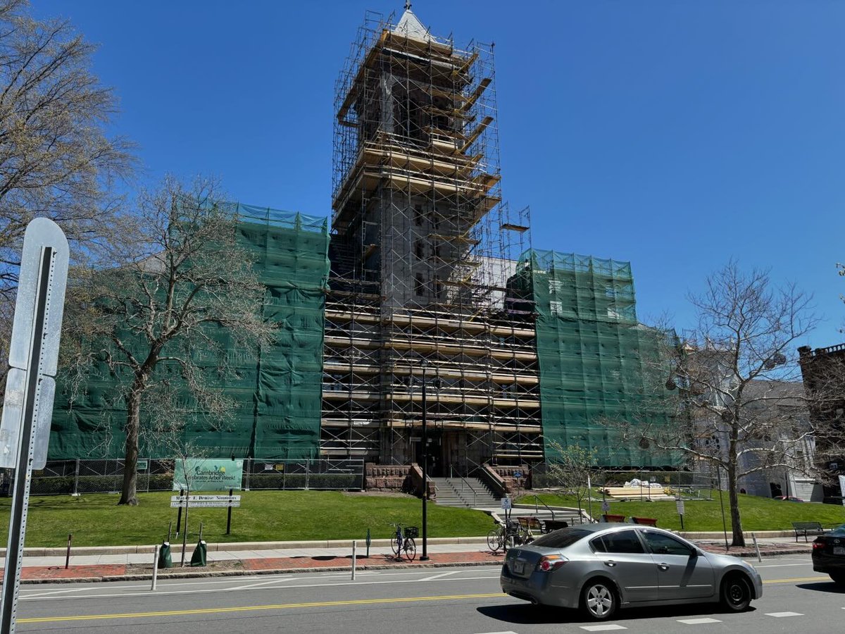 AlpineBoston's tweet image. Some shots of a great project that we are very proud to be part of: Cambridge City Hall. Our scope of work includes removing and repairing rotted and damaged areas around the windows and stabilizing loose paint.