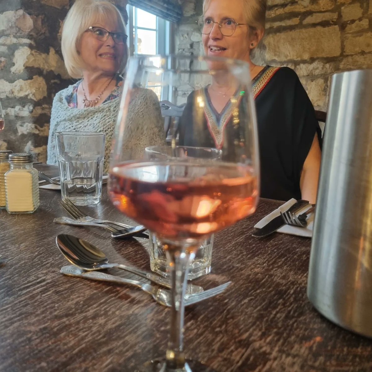 HelmsleyWi's tweet photo. Foodie Group this month was at The White Horse in Ampleforth.
8 members enjoyed delicious food &amp; sublime desserts in beautiful surroundings. 
Many thanks to the staff for looking after us.
An amazing place &amp; well worth a visit!! #helmsleywi #whitehorseinn #ampleforth https://t.co/R23qlK2UQI