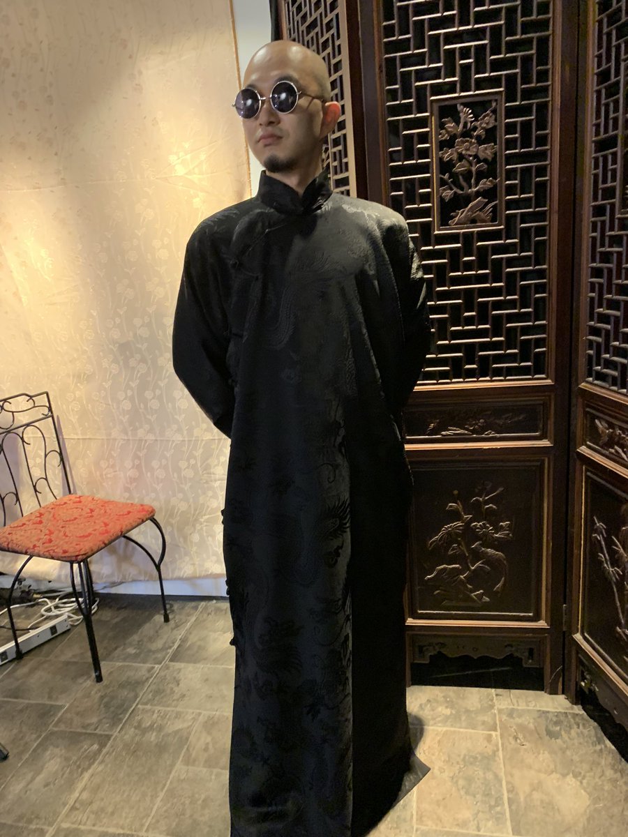 中華服似合う謎のおっさんなのでまた着たいわね… 