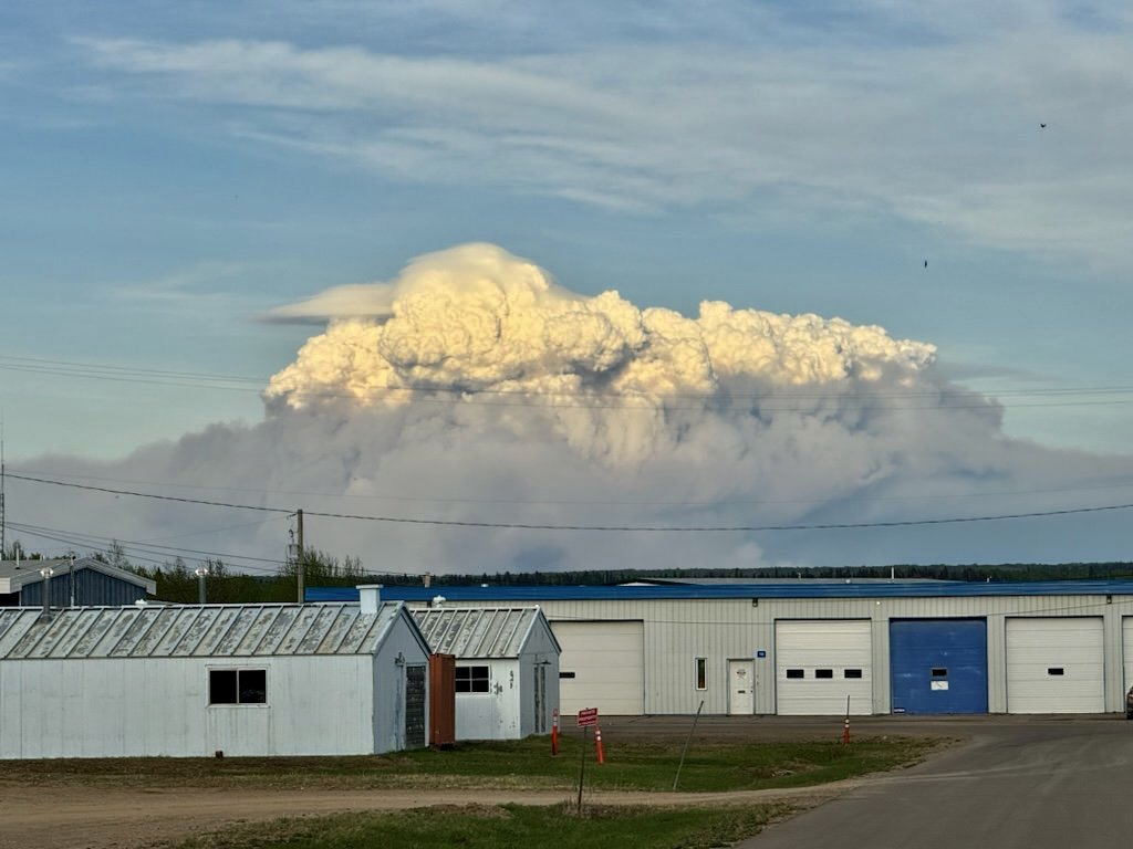 “She gone” This is the view of the fire burning outside Fort Nelson, British Columbia this evening. Canada is ready to go big again. #wildfire Alberta, Canada went to a PL3 today and has extreme Fire danger through the weekend. Boston and New York about to be Smokey again……