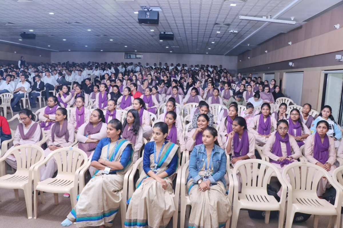 RajyogiNikunj's tweet photo. Had an amazing time with  students at Atmiya University in Rajkot! 🙌 Great questions and even better discussions. Looking forward to more interactions!#AtmiyaUniversity #StudentEngagement #Education #Inspiration #LearningTogether #UniversityLife #StudentQuestions @BrahmaKumaris https://t.co/FfGWcP3gug