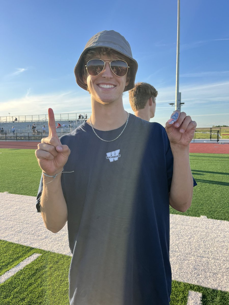 🚨🚨NEW SCHOOL RECORD🚨🚨 Senior Eli Strawn broke his own Pole Vault school record that he set earlier this season by 4-inches with a new height of 14’ 6”. Congrats, Eli! #mhstf24 🎉