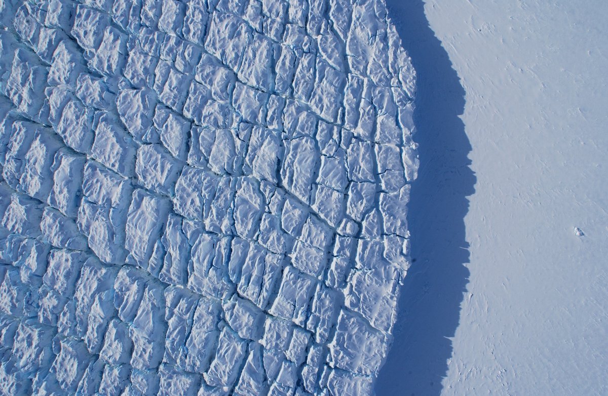 Two Tasmanian Antarctic scientists are part of an international team selected by @NASA to develop a new satellite mission concept.👏 🛰The ‘EDGE’ mission aims to monitor Earth’s vegetation & ice as they respond to climate change & human activity. antarctica.gov.au/news/2024/aust… 📷RAPPLS