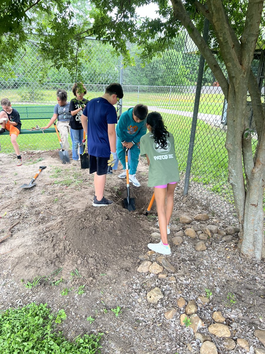 MrbarnesOE's tweet photo. A few more pics from the garden! @HumbleISD_OE  @Allison_C25 https://t.co/FZrWvvstvS