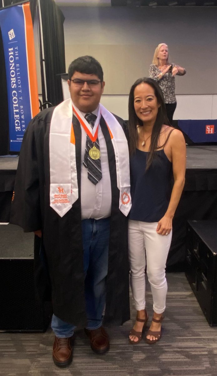🌟 Congratulations to 🌎 Geography major, Geographic Spatial Science minor, & lab TA, Nicholas Flores, on graduating summa cum laude with highest honors.  Also, congratulations to Ava Fujimoto-Strait on receiving the Honors College Deans’ Choice Faculty Award 🌟