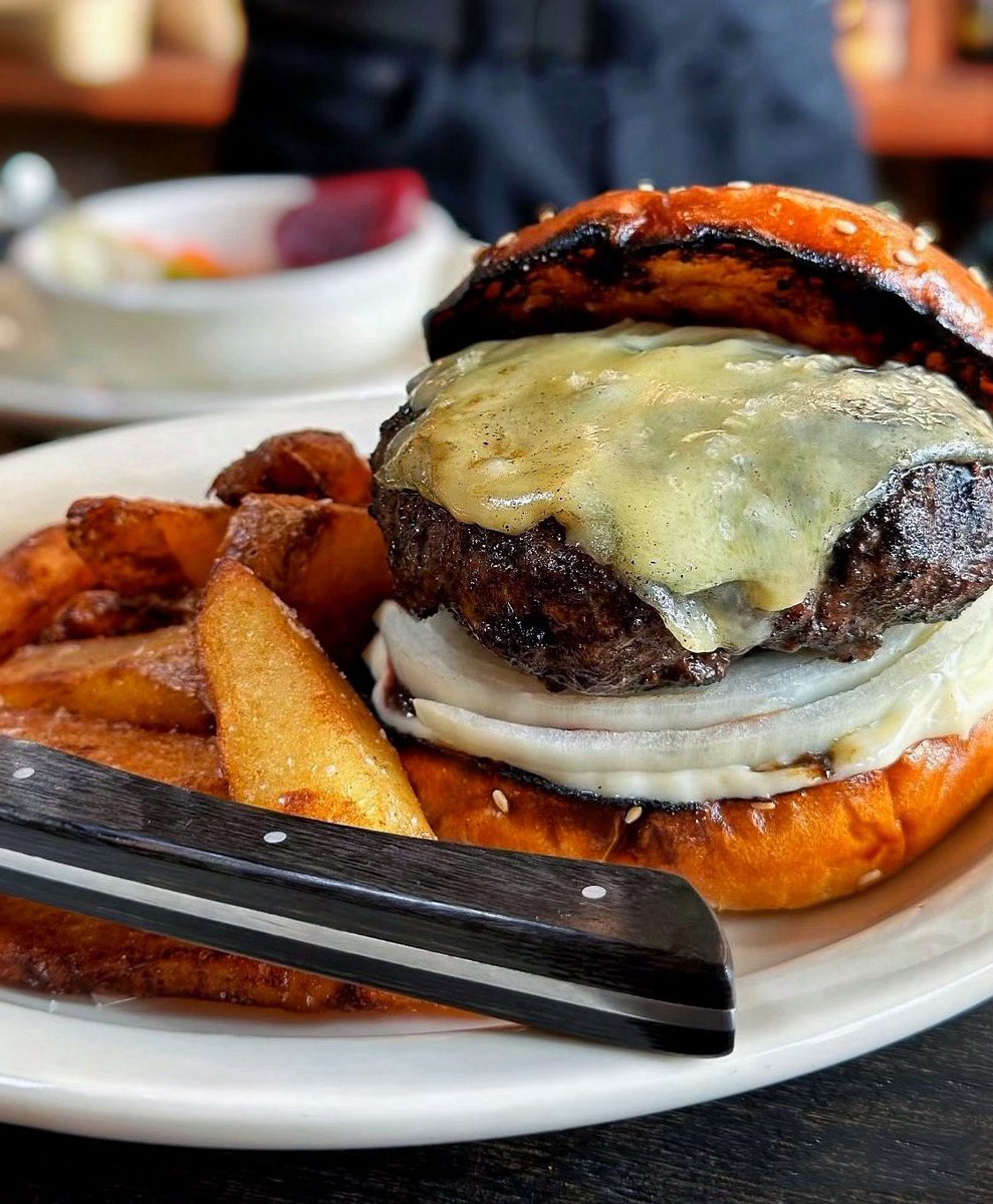 LA, Dunsmoor has a new bar burger and it’s divine. I say “divine” now.