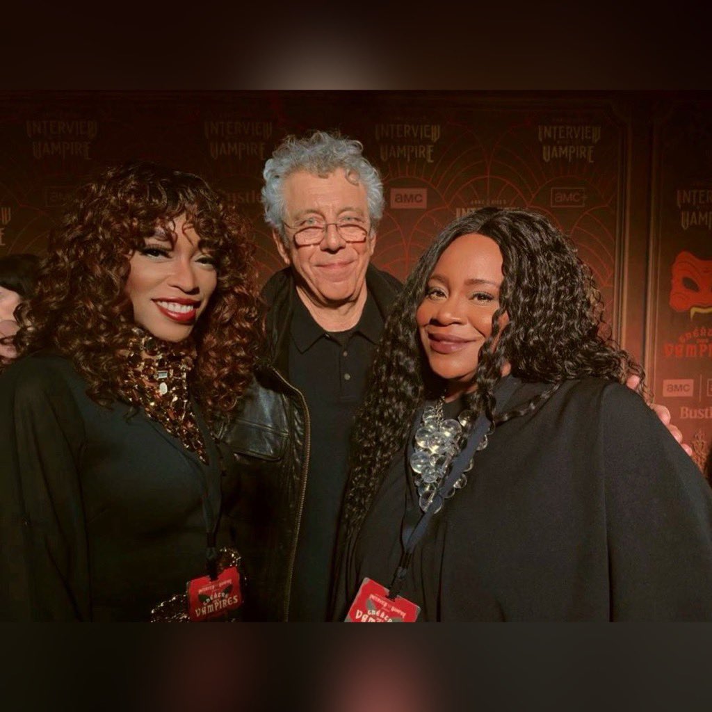 📷 @LaKisaRenee1 & @TammyReeseMedia w/ #IWTV actor #EricBogosian ❤️🎭❤️🎭

Interviews w/ the cast of IWTV are now live via our YouTube channel youtu.be/1cdR132EloM?si… & the @nywift blog (nywift.org/blog)🧛🦇🩸🎬🎭🤘🏾

#TalesFromTheMedia #DanielMolloy #NYWIFT