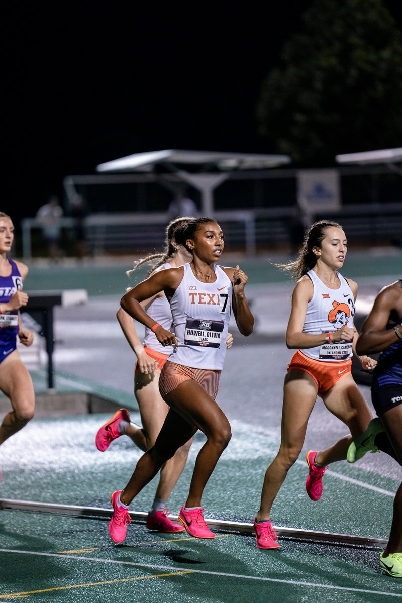 Women's 1500m prelims 🤘 Olivia Howell advances to tomorrow's final with the second-fastest qualifying time at 4:14.91 🤘 #FloKnows x #HookEm