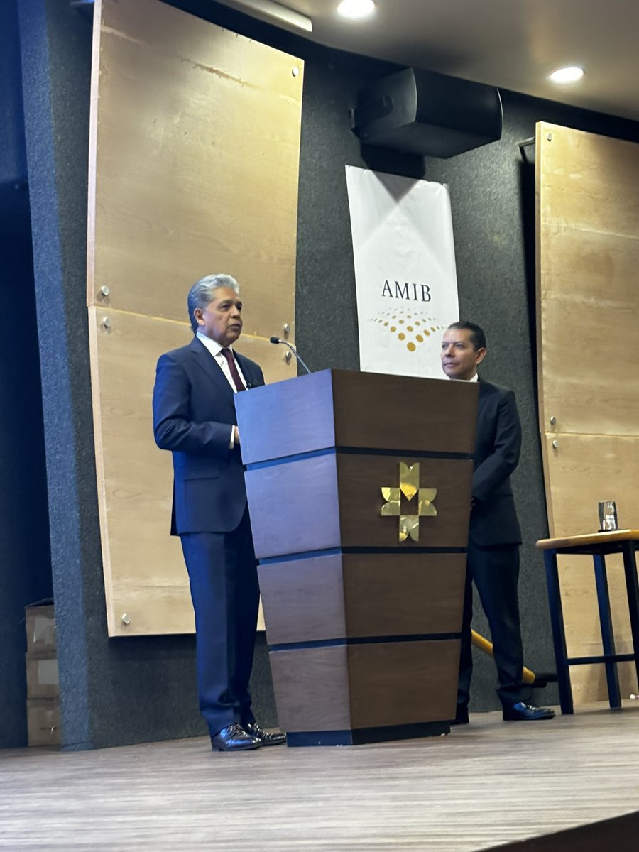 AMIB_Valores's tweet photo. Finalizamos el #EncuentroAMIB con el excelente análisis de @marco_mares respecto al entorno económico y político frente a la sucesión presidencial. https://t.co/xoRsm7l2cS