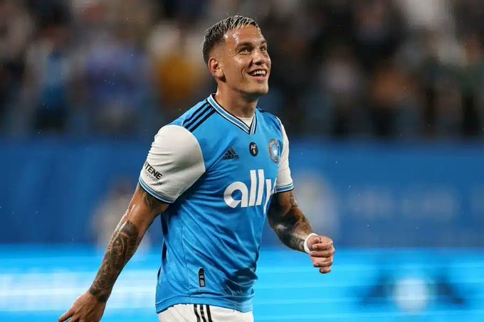 #MercadoAXEM 🇺🇸➡️🇦🇷 El delantero de 28 años Enzo Copetti deja #Charlotte para volver al país y jugar LPF y Copa Libertadores con Rosario Central. Deja la MLS con un saldo de 36 partidos y 7 goles marcados.