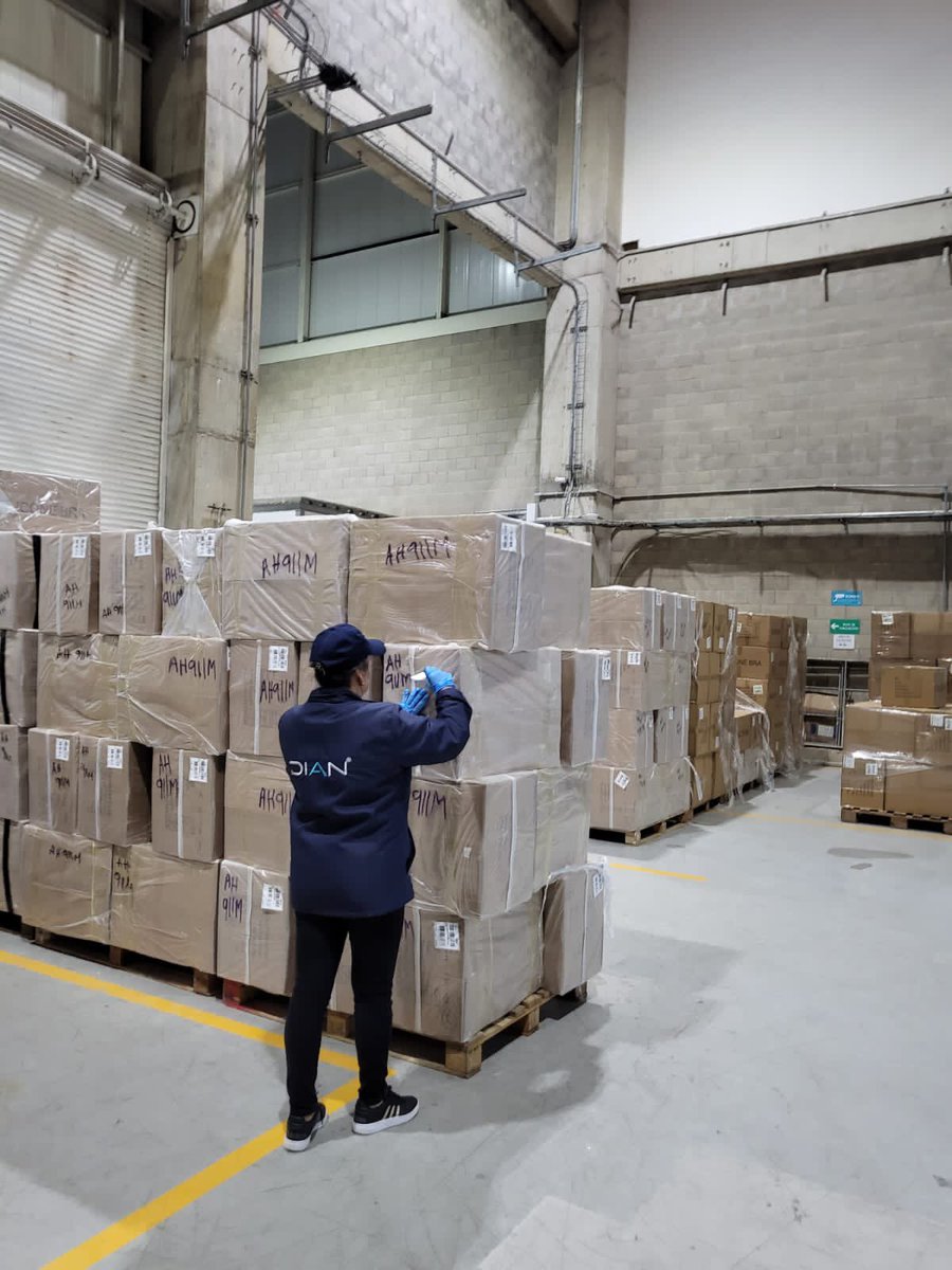 DIANColombia's tweet image. (1/14) #TodosContraElContrabando Desde agosto de 2022 hasta la fecha, la @DIANColombia ha aprehendido mercancía valorada en más de $905 mil millones de pesos (en precios del 2024) en acciones de control al contrabando. Estos son los operativos más grandes que se han hecho: