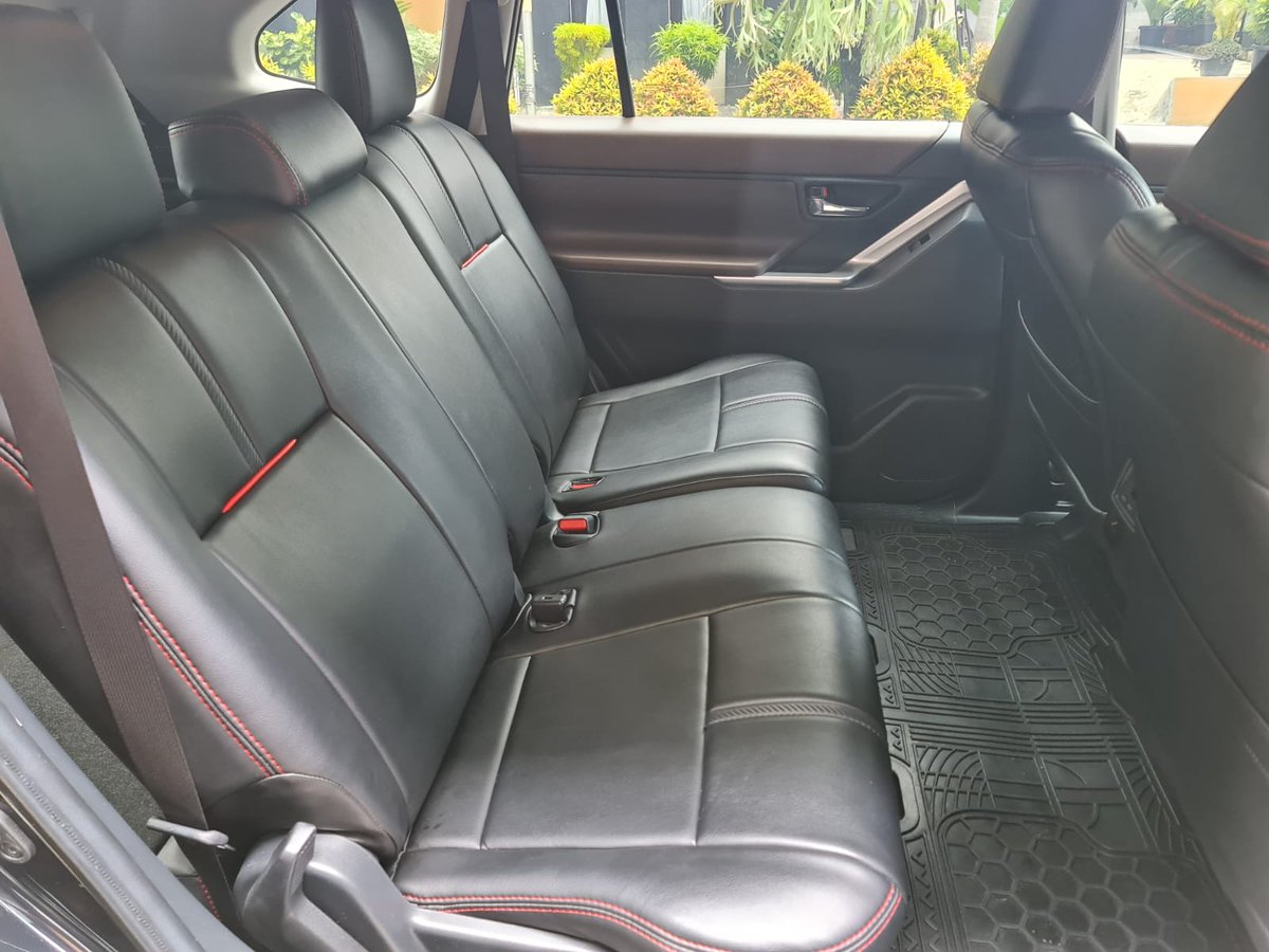 MasMasBiassaa's tweet photo. Mobil yang mahal, gede, gagah, bongsor & berwibawa namun jadi aneh gegara fender space besar tapi dikasih velg kecil kek apansa + ban champiro, ngguathelii...

Beloman lagi kalo bicarain fitur yang disematkan (atau lebih tepatnya disunat) ke Innova Zenix tipe paling spartan ini, lu bayangin aja Pams beli mobil kekinian & mahal tapi cuman dikasih tepokan (sunshield) kek avanza lawas, yaa, anda benar... cerminnya gada, awokwowk

Selain itu, nih si spion retract juga absen, doortrim sama dasbor ga sewarna, material doortrim sama console box tengah yang ah embuh wesss, terusan yg lebih laknatnya lagi tombol volume/seek ditsroh ditempat berbeda lagi... afufufufu, 

Touchy touchy nih Zenix versi paling spartan, sejujurnya masih lebih solid Innova Reborn kemana mana

Positipnya, posisi duduk, TOP, ga berasa sempit, jok ga ngatung kayak reborn, ga terlalu tinggi macam Fortuner, ga mendelep kayak Avanza dan Jok Pengemudinya juga enak & menurut saya ini melebihi ekspetasi sampai jok Row 2 juga lega, Headroom lega dan legroom juga mantap.

Walaupun doortrim berasa murahbat, tapii Jok seri sedih ini juga lebih enak dari jok reborn seri sedih dalam kondisi standard, bahkan row 3 juga lebih manusiawi dari reborn yang sempit, dan dapet luggage net buat Cross-Over Package, really nice...

But still, meskipun miskin fitur dan kalo diliat liat kosong bangat ini mobil alias ga banyak tombol dan fitur yang bisa dipencet pencet, seri G ini sangat memenuhi buat basic needs, yaa walaupun emang menyedihkan sih kalo buat diliat, mirip mobil operasional kantor atau lebih mirip kek mobil rental, faklah 😓😓

Sektor mesin, ah ya sebenernya gitu gitu aja sih, tapi lucu tauk, wkwkkw
Pas EV mode on, langsung deh tuh nguuuungggg... alus bangat ini mobil, lucu ga ada suaranya wkwkwk padahal biasanya kalo pake reborn diesel apalagi yg udah odo tinggi, tuh suaranya satu gang kedengeran wakakakakakak dan bergeternya naujubilah, nah pake Zenix, bisa melaju santai senyap tanpa getaran heboh & suara yang gitulah...

Mesin bensin menyala dan nggggggggggg suara mesin peres tebunya ini mirip2 NAV1 atau Voxy euyy

Basicnya Driving Mode Zenix ada di di Eco mode, kalo di eco mode yang terasa adalah mobil ini terasa lambat dan kurang menyenangkan, tapi begitu diubah ke normal mode, sedikit sentuhan gas bisa memberikan tendangan yang baik ke roda depan, dan saat masuk power mode, beuuhhh...
Sejujurnya saya ga perna kepikiran Kijang standar jeglek bisa sekenceng dan seenak ini wakakakak

Kesimpulan, dari semua seri Kijang, Kijang never felt this good, walaupun fitur yang disunat kebangetan, parah...

Wes monggo...

TOYOTA INNOVA ZENIX G

Tahun 2023 akhir
Plat AB
Warna Hitam 
KM 4rb

Tambahan
- Bungkus jok custom
- Lampu 2set Mini Pro7
- Klakson asli Hella
- Sudah Coating 2 layer

390jt nego

https://t.co/9KgdzMcHuX