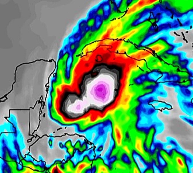 Ya empezó el GFS a mostrar huracanes en pleno mes de mayo y en pronósticos de 384 horas. 💀 Es un pronóstico MUY a largo plazo y las condiciones actuales NO son favorables, por lo que la probabilidad de que esto se desarrolle es de 0.00%. ¡Tranquilos!