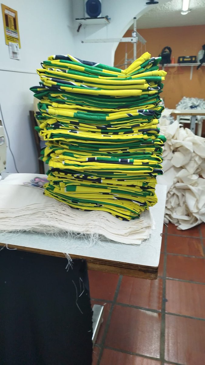 Se viene la fiesta !! <a href="/BucaroMane/">Mañe Bucaro</a> <a href="/Maskaraoficial/">Enmascarado Auriverde</a> <a href="/Andrespatinom/">Andrés Patiño</a> <a href="/edgar_e_sanchez/">YAYO SÁNCHEZ</a> <a href="/EmiroAriasBueno/">Emiro Arias</a> <a href="/ROOSLEO/">LEO ROOS</a> <a href="/ElHijodeLuis/">Dave</a> <a href="/JhonJairoB/">JJB</a>