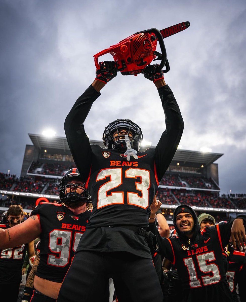 After a great conversation with @Coach_Chance & @JsonCarter I am pleased to announce I have received a scholarship offer to Oregon State University! #GoBeavs #TheFactory @THEHIVEFB @GregBiggins @alecsimpson5 @CoachB_ripMM