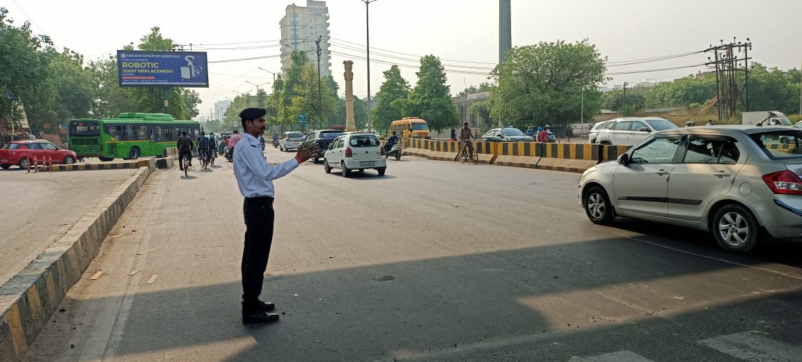 यातायात बुलेटिन दिनाँक 10.05.2024 समय 08:43 पर सेक्टर-60 अंडरपास पर यातायात सामान्य गति से चल रहा है। यातायात हेल्पलाइन न0- 9971009001 @CP_Noida @dcptrafficnoida @Uppolice @uptrafficpolice @noidapolice