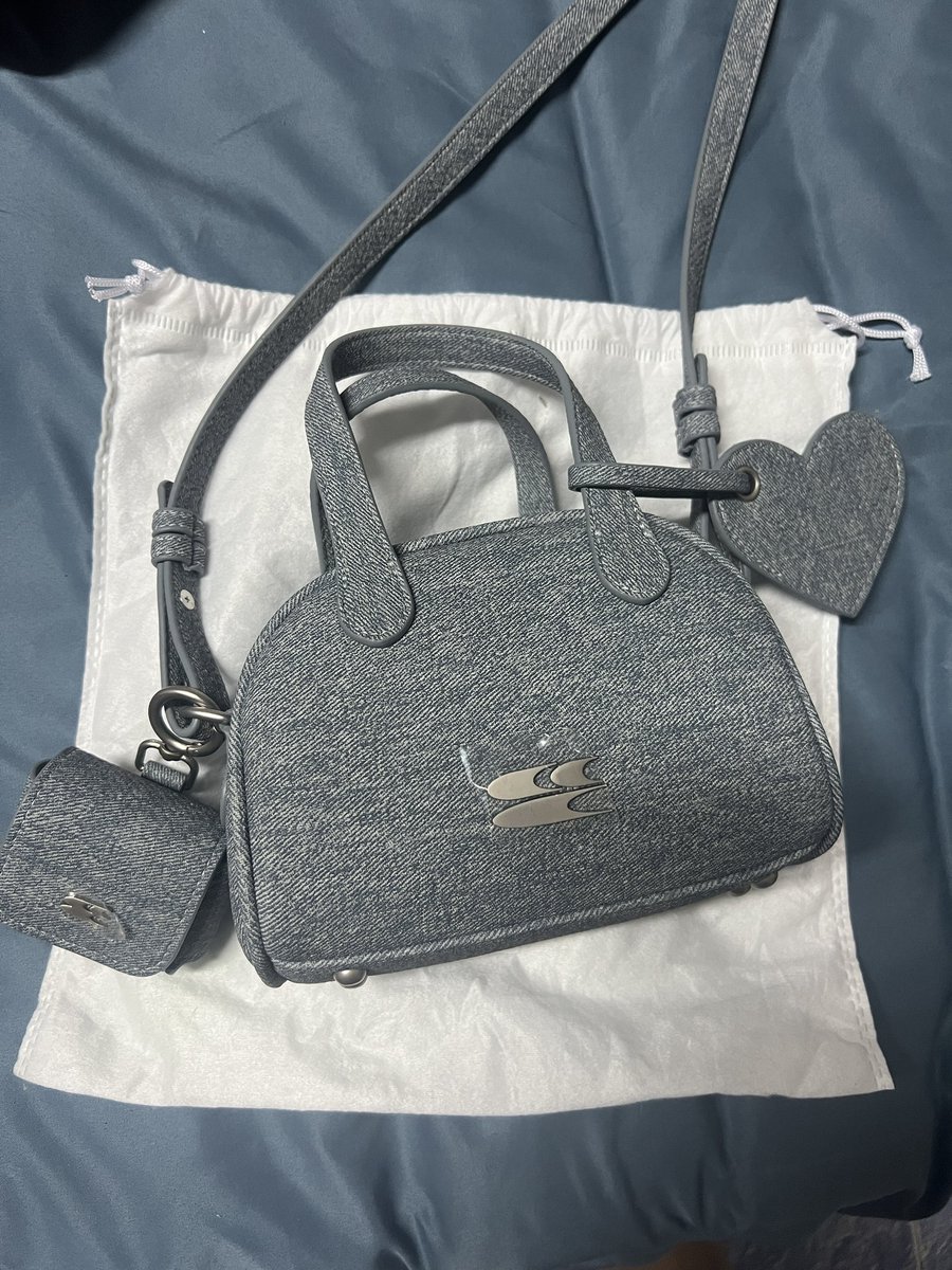 Reviewdeever's tweet image. ส่งต่อค่ะ ใช้ไปแค่ไม่กี่ชม 880 รวมส่ง📌#cryingcenter #กระเป๋าcryingcenter #พรีออเดอร์จีน #พรีจีน