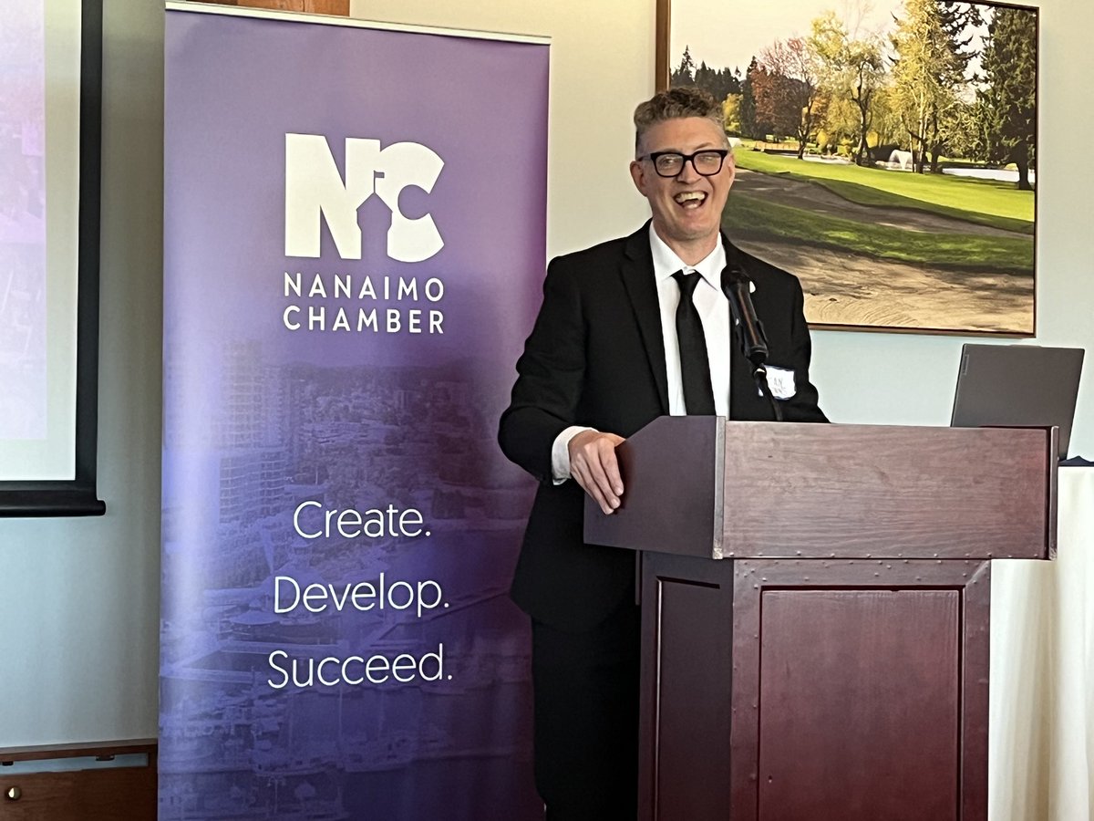 From NACL #EmploymentServices - let’s call this one “Guys in Ties!” 👔👍 Here’s Gus and Sean looking sharp before Sean presented at the @NanaimoChamber Networking Luncheon today! 🤩🎉 #Networking #Connecting #InclusiveEmployment