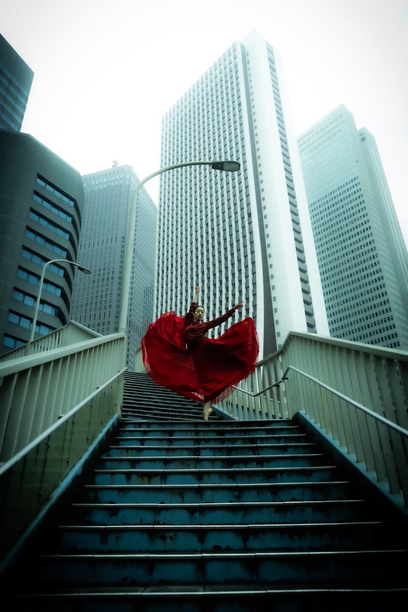 Dancer: 岡 博美 <a href="/romihin/">ひーさん</a> 
📸: @hamashow_works 
📍: 東京 新宿西口 新都心歩道橋

—————————
CANON @make_the_moment 
@eos_canonjp 
R6 mark-Ⅱ
EF24-70mm F2.8L II USM
SS 1/500 F3.2 ISO1000
—————————

#dancephotography #dancephotographer
#hamashow #hiromioka #ballet #balletdancer