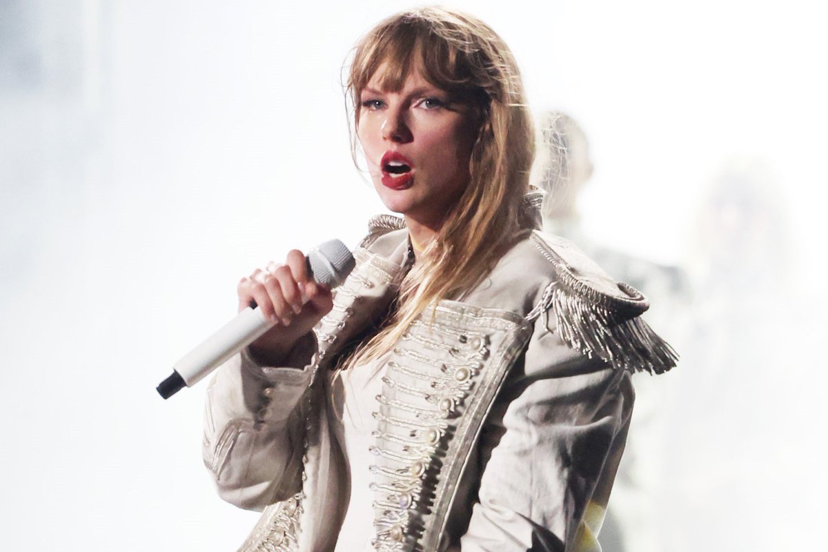 TSwiftNZ's tweet image. 📸 | HQ’s from the TTPD era #ParisTSTheErasTour