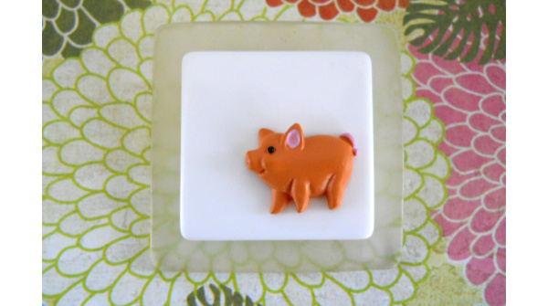Little Piggy Brooch - FREE SHIPPING ►tworlddesign.etsy.com/listing/175539……………— #piggy #pigs #uniquegifts #brooch #oneofakind #etsygifts #etsyfinds #littlepiggy @EtsyRetweeter #etsyshop #shopetsy #FreeShipping #trendy #jewelry #birthdaygift