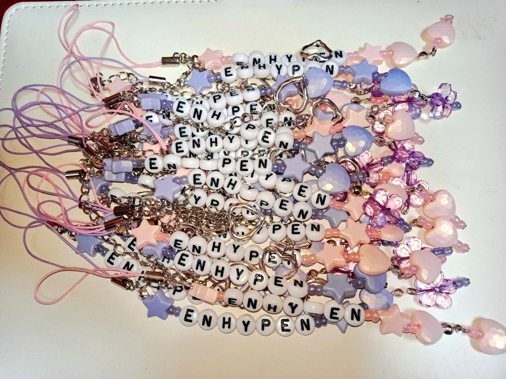 istroberhee's tweet image. ☆ #BENCHandENHYPEN Funmeet Freebies ☆

✨ Mechanics:
✿ RT and Like
✿ 1:1 ratio
✿ Show Proof on dday

- PS: some of freebies has fate in ncc sticker on the back of packaging. (extras)