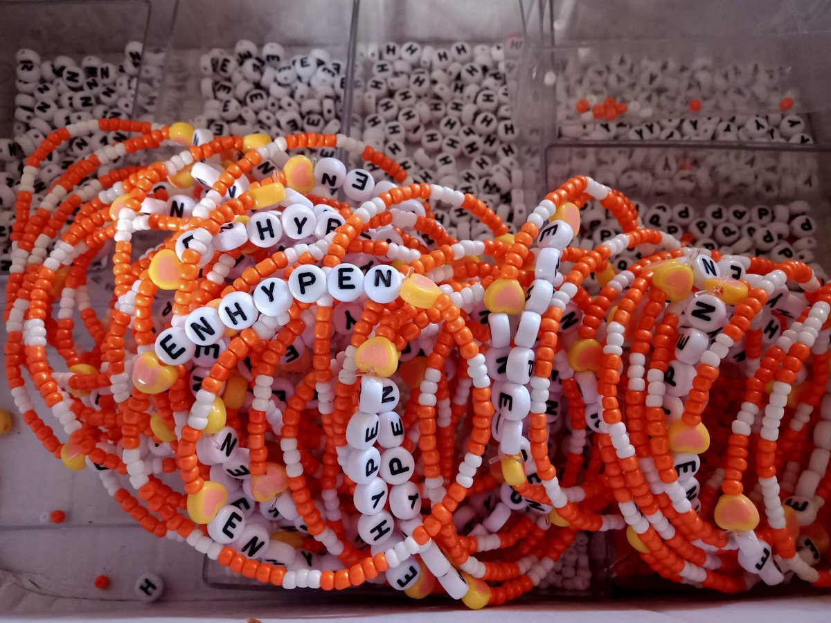 istroberhee's tweet image. ☆ #BENCHandENHYPEN Funmeet Freebies ☆

✨ Mechanics:
✿ RT and Like
✿ 1:1 ratio
✿ Show Proof on dday

- PS: some of freebies has fate in ncc sticker on the back of packaging. (extras)