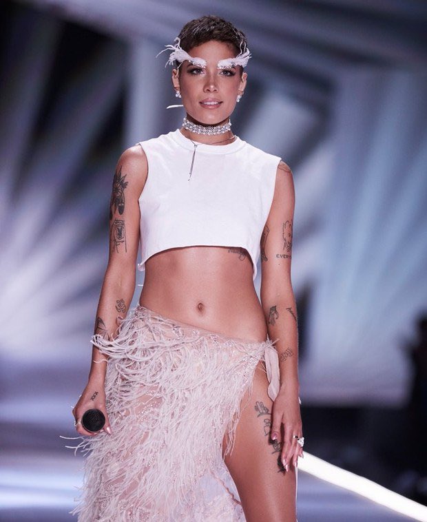 halsey - victoria’s secret fashion show (2018).