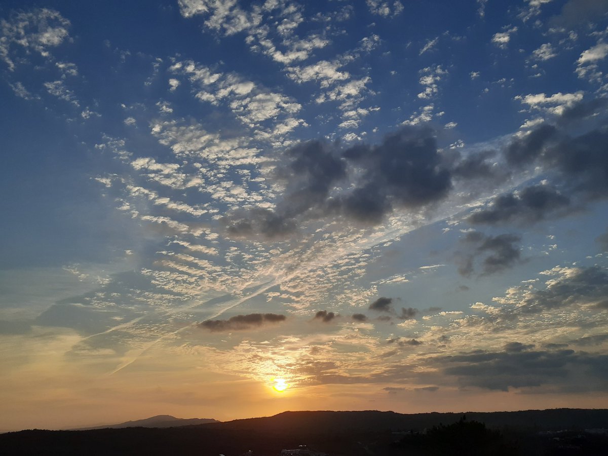 AyanoMars's tweet photo. Good Morning♪
It's a beautiful morning in Yomitan.

@zeiram67 #fine873 https://t.co/q4GDPggV5U