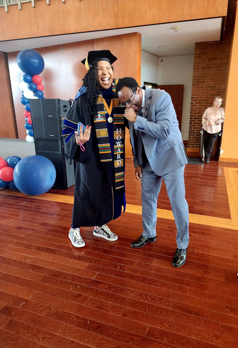 Who said we can't turn back the clock? THANK YOU Dean Dr. Constance Ellison @HowardGradSch for my graduation experience. To be seen and poured into with joy by Dean Ellison, Provost Wutah, and President Dr. Ben Vincent III inspires me @HowardU. #HU 🎉 @uwpbooks @AyoSekai #laugh