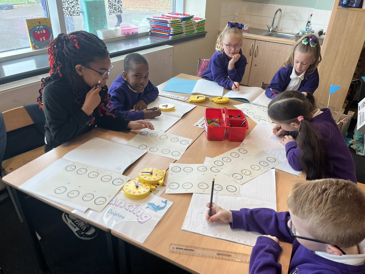 I had a great time in P2b today with @missmartinpri & seeing how hard they are working with their learning. I was very impressed at how good they are able to tell time - o’clock & half past. Some even challenged themselves & could read quarter past! @StMonicaMilton #mathsisfun