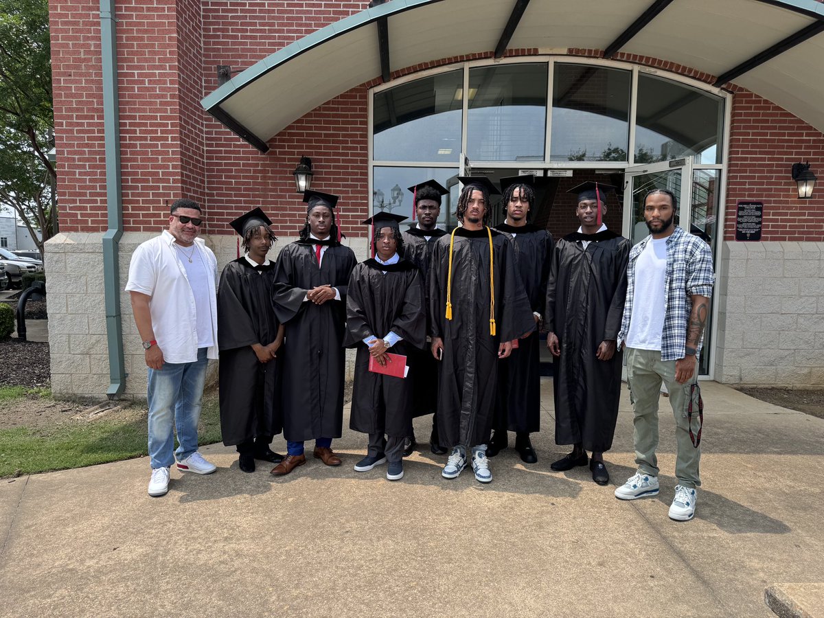 It’s time to move on fellas. Thank you for trusting me and Holmes Community College with your future. The task is complete! I wish you all the best. Keep making your folks proud. #WeDogsForLife 🐶  #ProudCoach