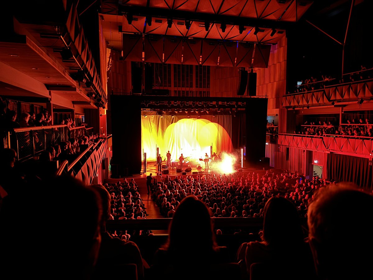 theAliceRoberts's tweet image. Amazing gig at the @BristolBeacon tonight: @JohnnyFlynnHQ and @RobGMacfarlane flowing words and music together. Love the magic these two weave - including the wonderful music for Digging for Britain of course!