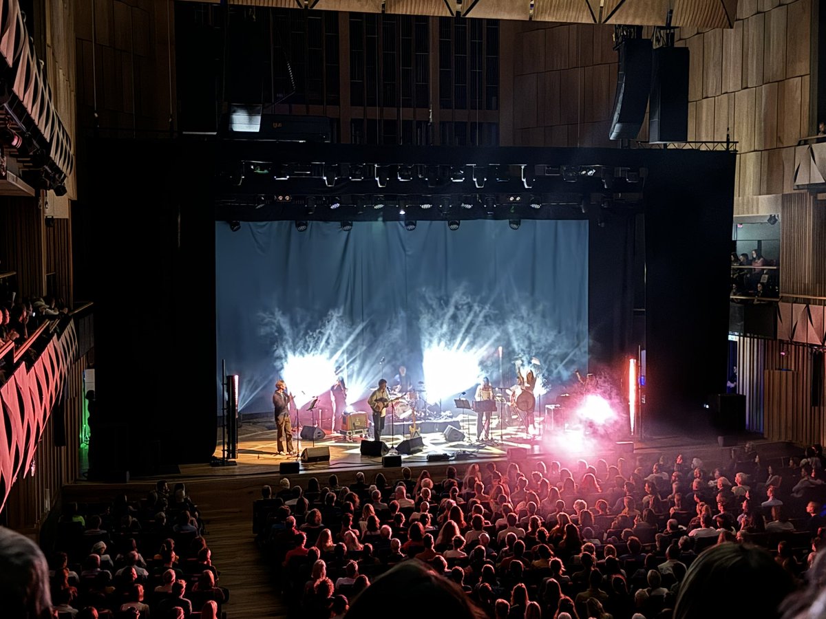 Prof Alice Roberts💙 (@thealiceroberts) on Twitter photo Amazing gig at the <a href="/BristolBeacon/">Bristol Beacon</a> tonight: <a href="/JohnnyFlynnHQ/">Johnny Flynn</a> and <a href="/RobGMacfarlane/">Robert Macfarlane</a> flowing words and music together. Love the magic these two weave - including the wonderful music for Digging for Britain of course! Amazing gig at the <a href="/BristolBeacon/">Bristol Beacon</a> tonight: <a href="/JohnnyFlynnHQ/">Johnny Flynn</a> and <a href="/RobGMacfarlane/">Robert Macfarlane</a> flowing words and music together. Love the magic these two weave - including the wonderful music for Digging for Britain of course!