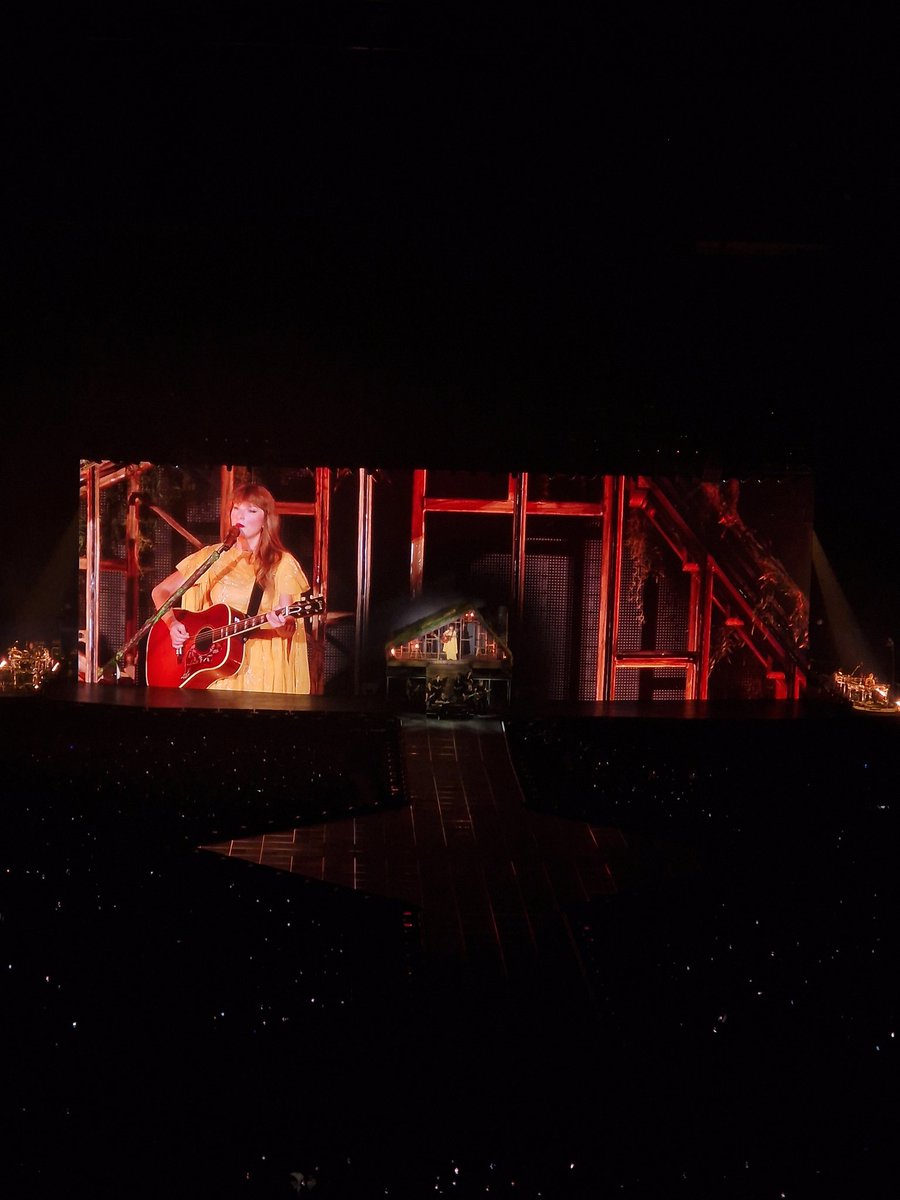 dragonsblud's tweet photo. je ne peux pas décrire à quel point cette soirée a été magique, mon rêve s'est réalisé, meilleur concert de ma vie tout simplement 🫶🏻 #ParisTSTheErasTour https://t.co/473dLKvkSJ
