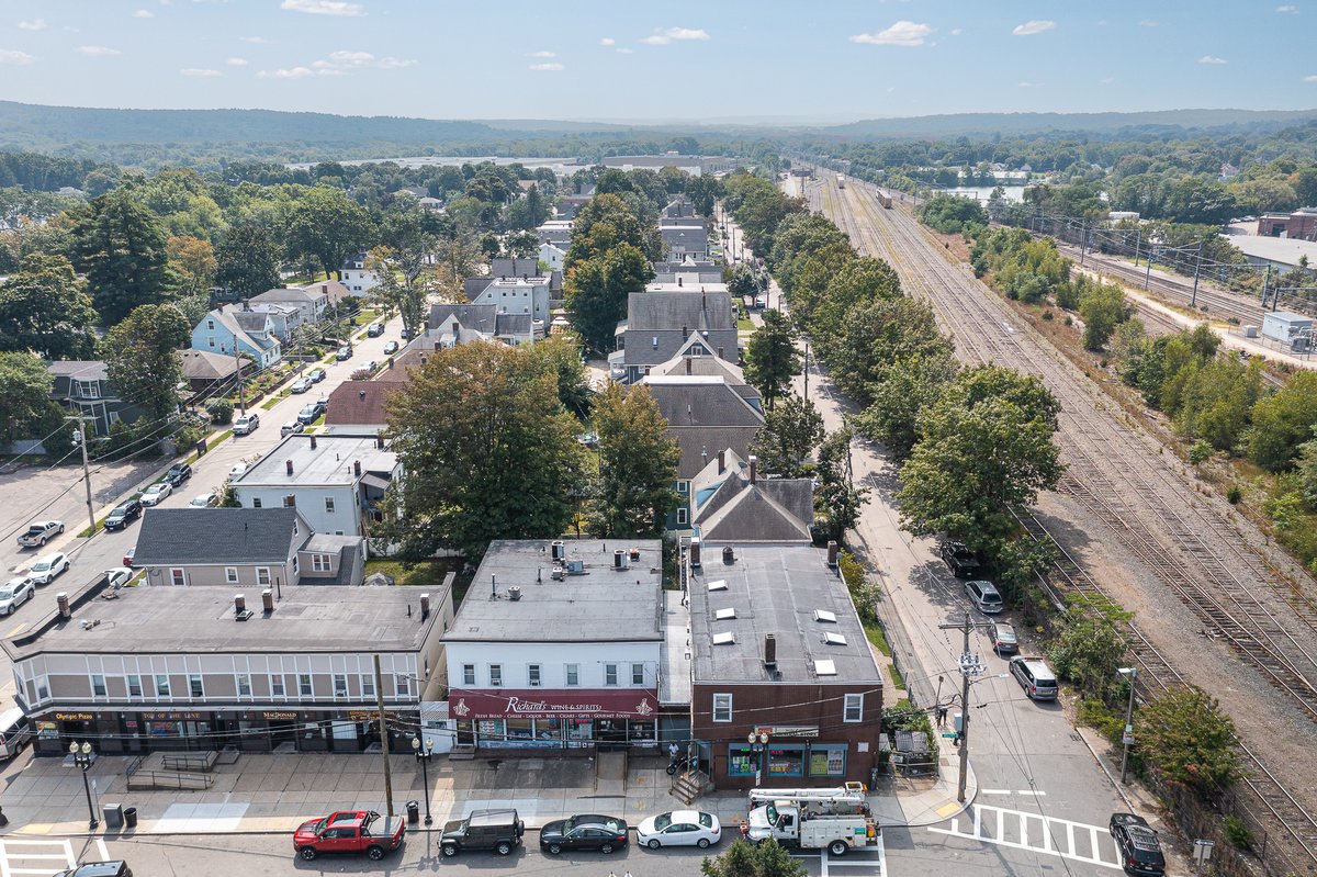 🚨 CALL FOR OFFERS 5/22/24! 🚨
🚆: 2-4 Prescott St and 175-179 Wolcott Sq, Hyde Park

Join our group showings: 📅 Sat. 5/18 & Sun. 5/19 ⏰ 10 am-5 pm ***Buyers must be accompanied by an Agent!***

#investmentopportunity #hydepark #callinginvestors #realestate #opportunityknocks