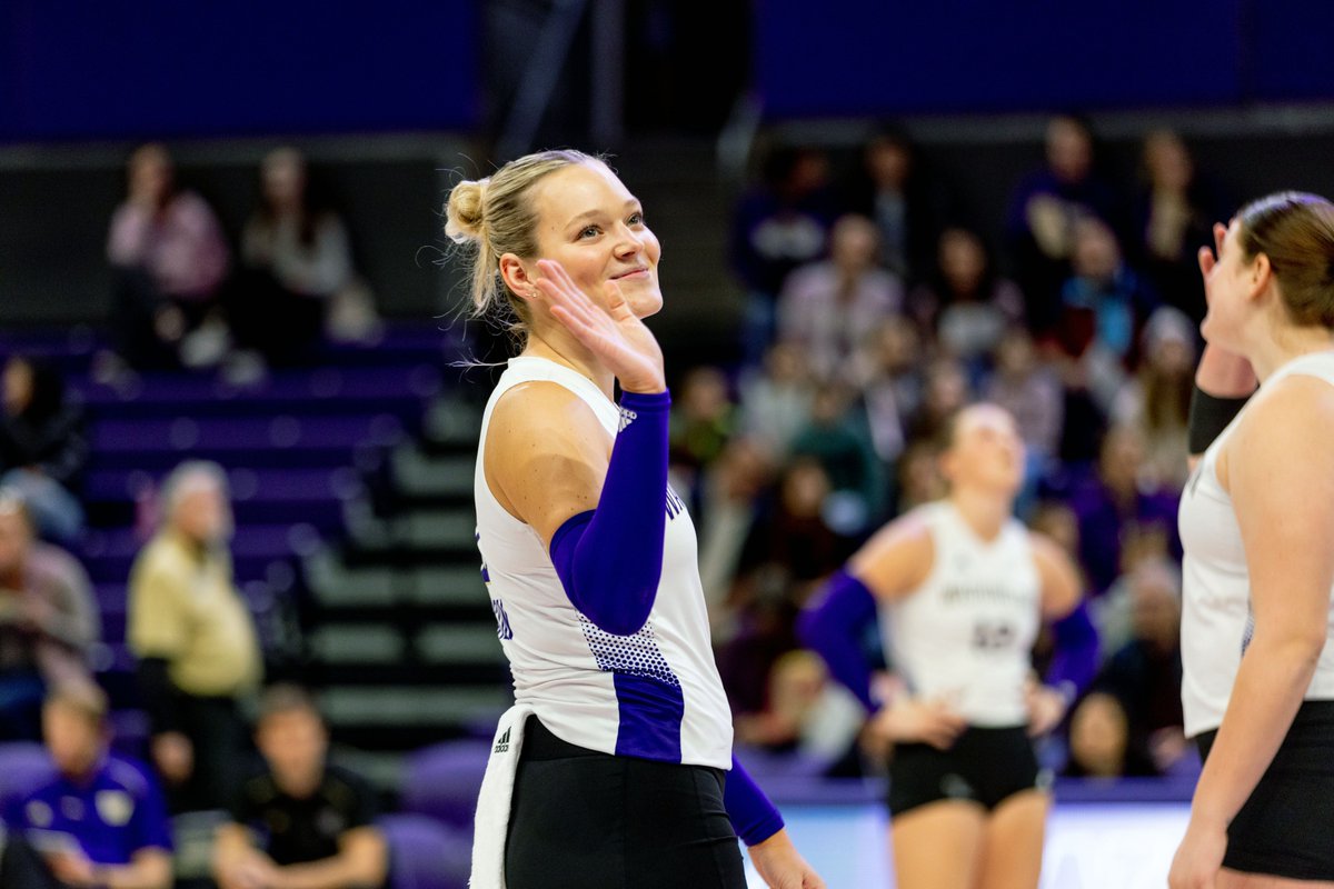 🆕 → This Saturday, the Dawgs take Spring Swings against the Beavs and Ducks in Corvallis! Any purple people in the area, come on out to Gill Coliseum! 🆚 🦫 ⏰ 11am 🆚 🦆 ⏰ 1pm #PointHuskies