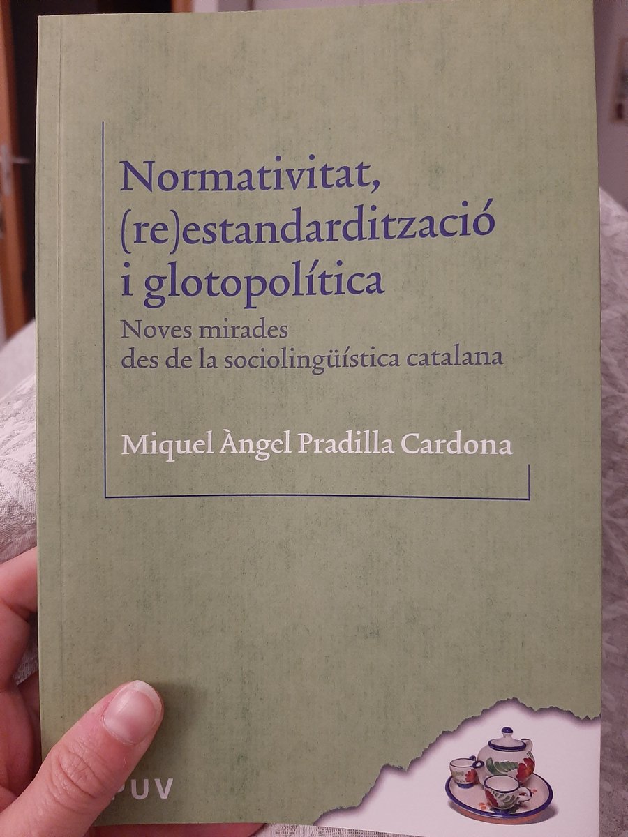 Cavoldirgos's tweet photo. Aquesta tarda hem parlat de sociolingüística amb Miquel Àngel Pradilla a la Biblioteca Xavier Amorós. Gràcies @omniumbaixcamp! https://t.co/RAd42NqqFZ