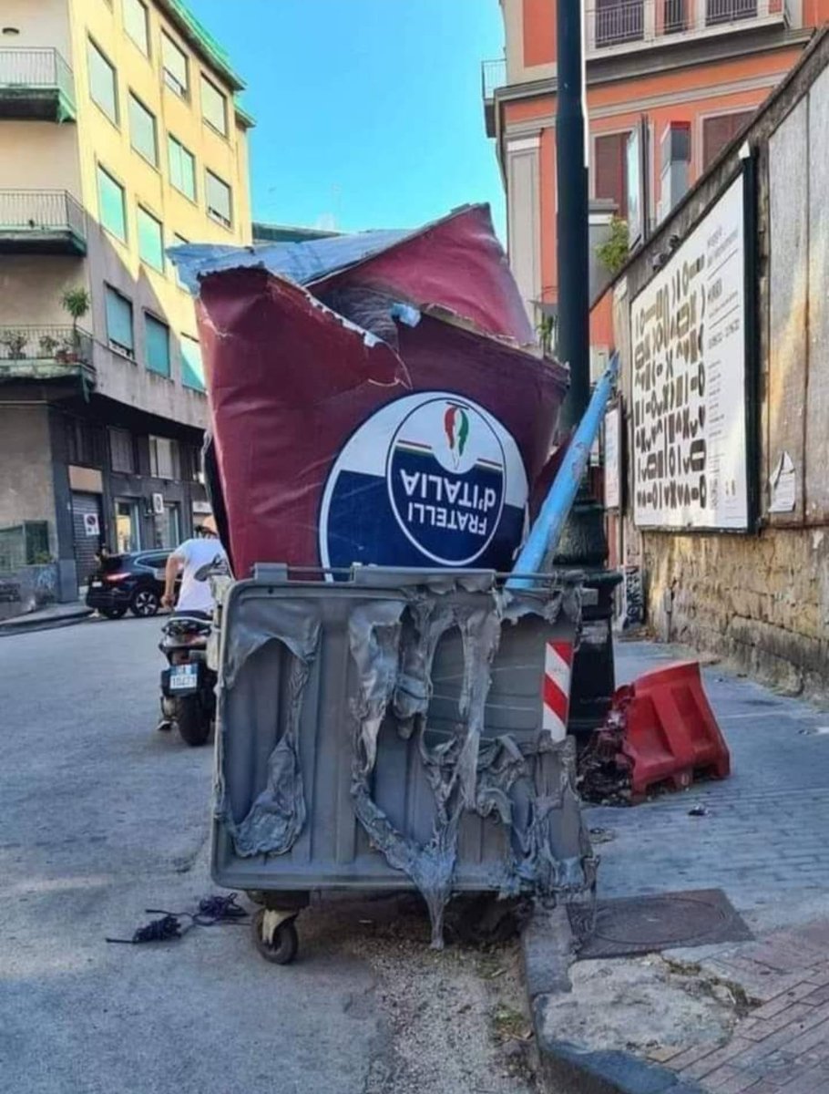tomco75's tweet photo. @ChrisRicchiuti Siete la rovina dell'Italia 🇮🇹🇮🇹 #GovernoDelDisonore #GovernoDellaVergogna #MeloniVattene #meloninonmirappresenti 🚽🚽🚽🤡🤡💩💩💩💩 https://t.co/nxj7ldn3rT