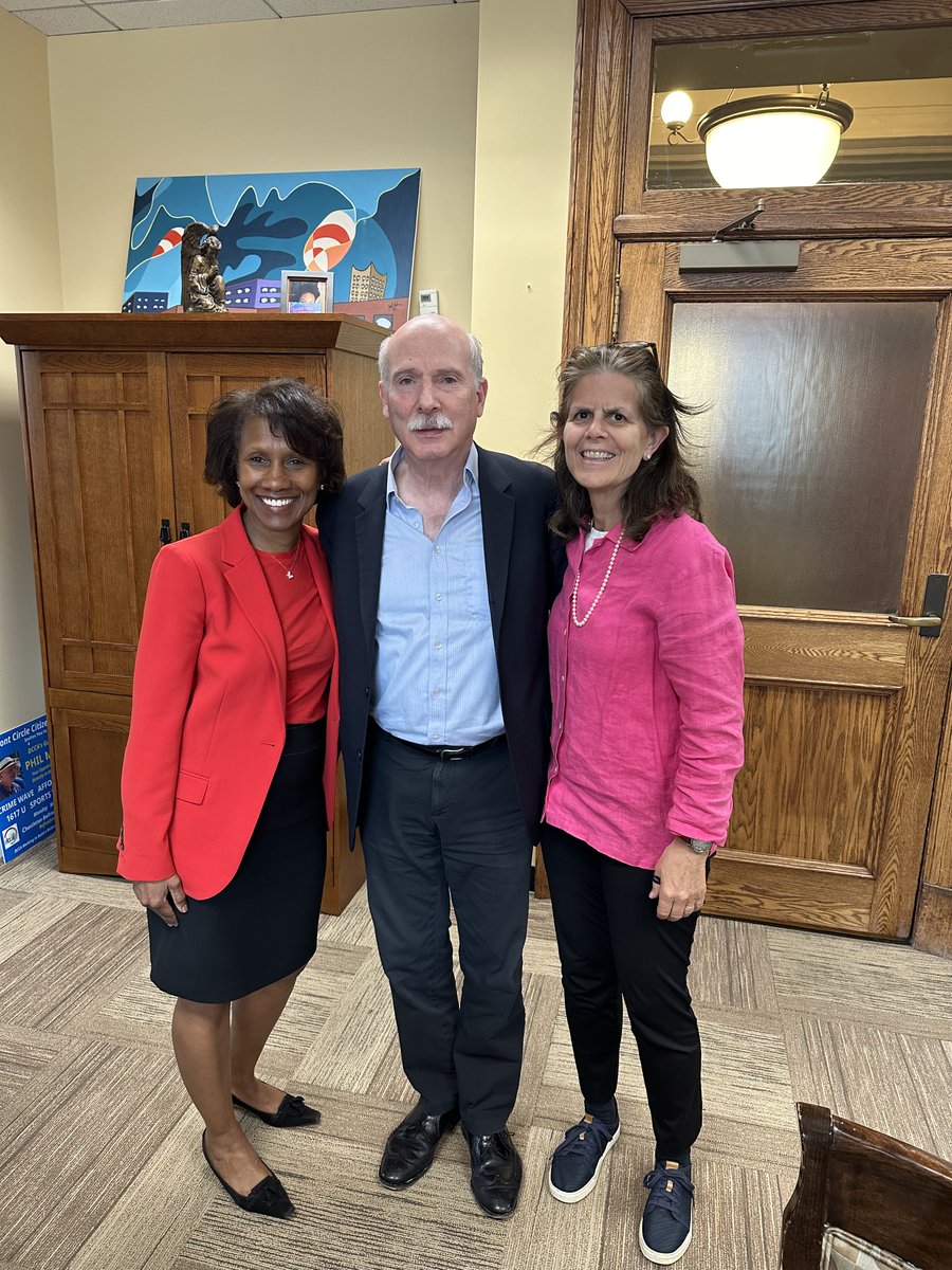 Although @MayorBowser and @dcpublicschools want to silence our voice, thank you @ChmnMendelson for meeting with @WTUTeacher leadership and upholding democracy. We are grateful to @councilofdc that truly cares about educators. #TeacherAppreciationWeek #realsolutions…