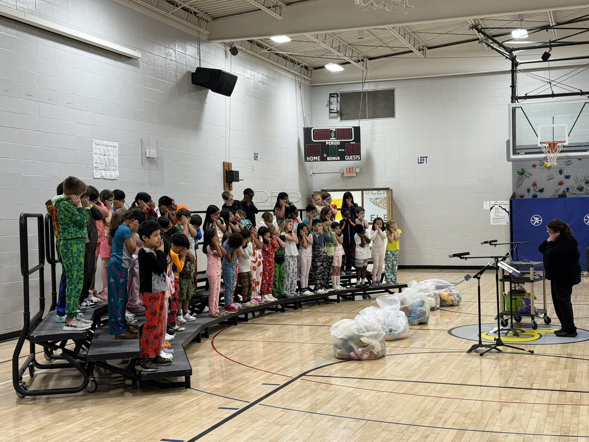 Enjoying a great concert by the second graders with <a href="/drohl/">Proud Former GV Principal</a> and the Glenns Valley Eagles!
