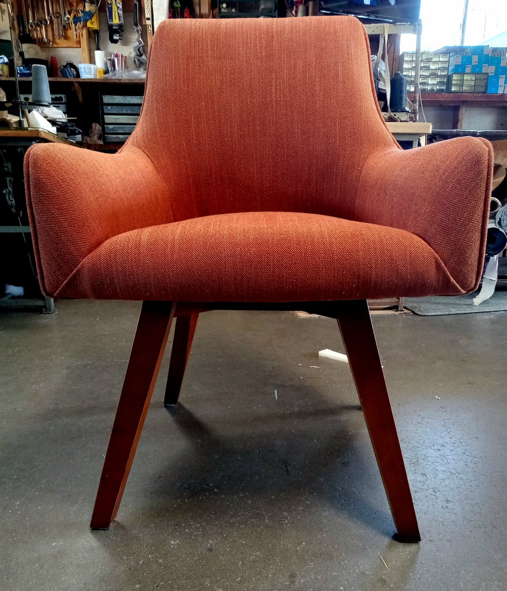 Redid this baby.
The color: 🔥🔥🔥
#andresupholstery
#andrecustomupholstery
#andrescustomupholstery
#andrecustomupholstery
#reupholstery
#upholsteryscottsdale
#scottsdaleupholstery
#gilbertupholstery
#mesaupholstery
#residentialupholstery