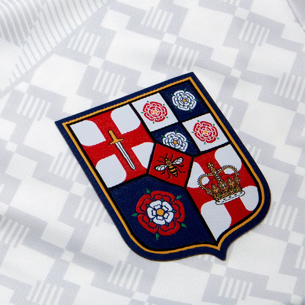 The England Iconic Graphic Jersey from Umbro's 'United by Umbro' collection celebrates the unifying spirit of football.

Read more: footballshirtculture.com/lifestyle/engl…

#england #umbro #footballshirts #soccerjersey #newkits