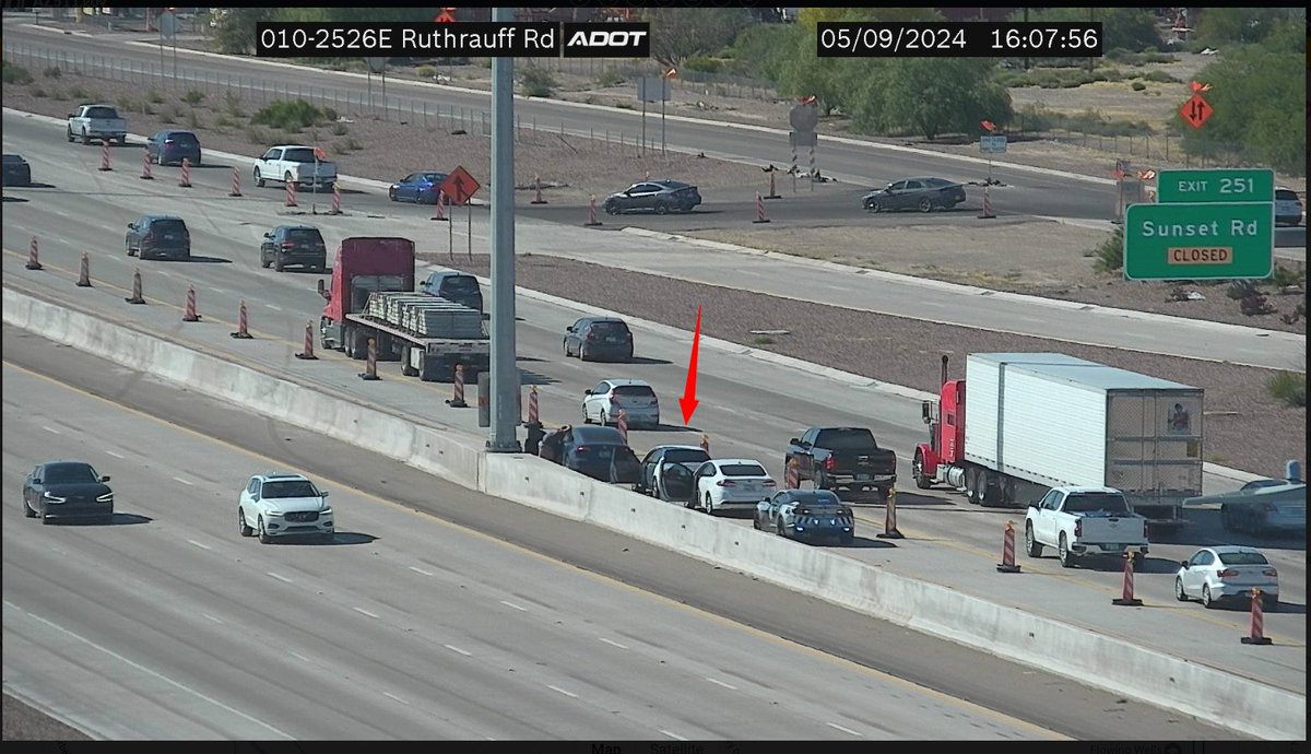 @whatsuptucson Crash on the left shoulder on the 10 WB near Ruthrauff